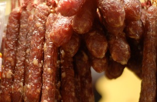 Колбаса сырокопченая - Калорийность, польза и вред