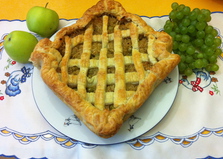 Слоеный пирог с яблочно-виноградной начинкой (рецепт с пошаговыми фото)
