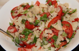 Салат из цветной капусты и помидора (пошаговый фото рецепт)
