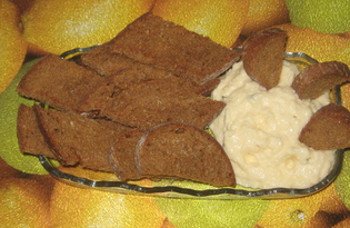 Ржаные сухарики с сырно-чесночным соусом (пошаговый фото рецепт)