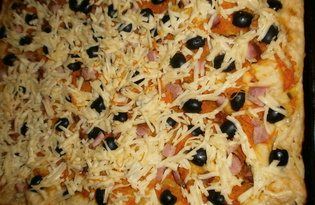Домашняя пицца с колбасой (пошаговый фото рецепт)
