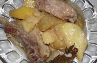 Тушеные свиные ребрышки с картофелем (пошаговый фото рецепт)