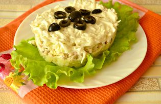 Салат с курицей и маслинами «Белоснежка» (пошаговый фото рецепт)