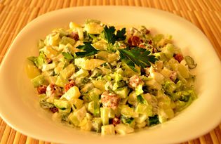 Салат с сухариками и петрушкой (пошаговый фото рецепт)