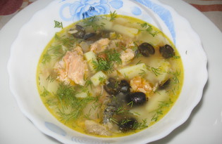Суп из лососевой консервы с маслинами (пошаговый фото рецепт)