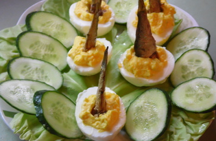 Яйца фаршированные со шпротами (пошаговый фото рецепт)