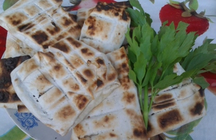 Сыр сулугуни в лаваше с овощами на мангале (пошаговый фото рецепт)