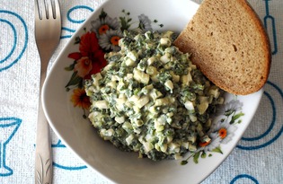 Простой салат с яйцом и зеленым луком (пошаговый фото рецепт)