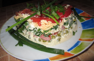 Овощной салат с копченой колбасой (пошаговый фото рецепт)