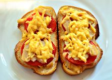 Горячие бутерброды с консервированным кальмаром (пошаговый фото рецепт)