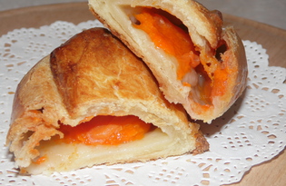 Слойки с абрикосами (пошаговый фото рецепт)