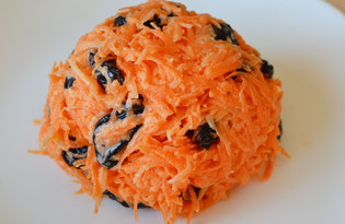 Салат с морковью и черносливом (пошаговый фото рецепт)