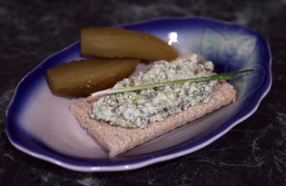 Творожный спред с зеленью и солёными огурцами (пошаговый фото рецепт)
