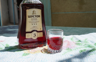 Спиртной напиток из вишни (пошаговый фото рецепт)