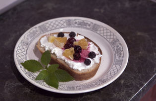 Бутерброды с творогом и фруктами (пошаговый фото рецепт)