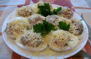 Яйца, фаршированные сельдью (пошаговый фото рецепт)