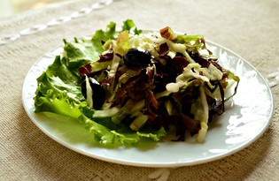 Летний витаминный салат с капустой и маслинами (пошаговый фото рецепт)