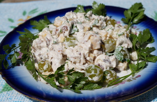 Салат с курицей, орехами и ананасами (пошаговый фото рецепт)