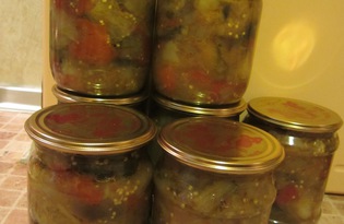 Вкусные заготовки: салат «Десятка» с баклажанами на зиму