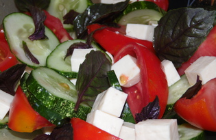 Греческий салат со свежим базиликом (пошаговый фото рецепт)