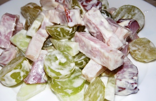 Салат из ветчины, огурцов и винограда (пошаговый фото рецепт)