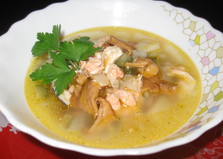 Суп с консервированной семгой и лисичками (пошаговый фото рецепт)