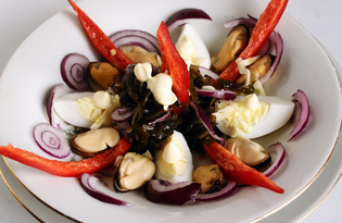 Салат с мидиями и морской капустой «Маринер» (пошаговый фото рецепт)