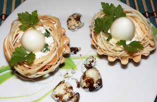 Гнезда с перепелиными яйцами (пошаговый фото рецепт)