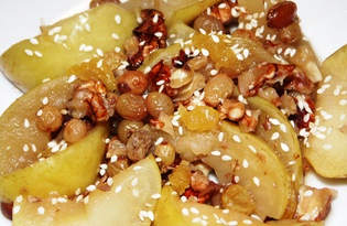 Яблоки тушеные с изюмом, орехами и медом (пошаговый фото рецепт)