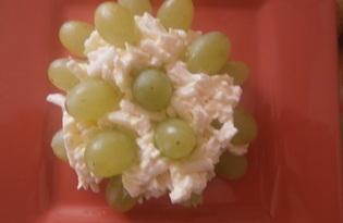 Салат из плавленного сыра с виноградом «Ежик» (пошаговый фото рецепт)