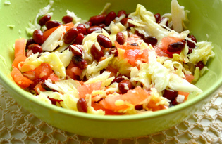 Витаминный салат с консервированной красной фасолью (пошаговый фото рецепт)