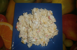 Салат с крабовыми палочками и плавленным сыром (пошаговый фото рецепт)