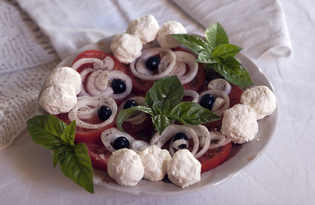 Салат из помидоров и творога (пошаговый фото рецепт)