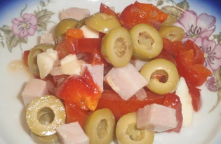 Салат с ветчиной, болгарским перцем и сулугуни (пошаговый фото рецепт)
