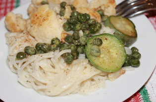 Спагетти с цветной капустой, горошком и кабачками (пошаговый фото рецепт)