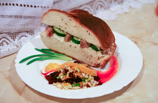 Сэндвич с рыбой и салат со свеклой (пошаговый фото рецепт)