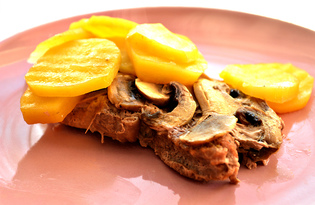 Свинина, запеченная в фольге с картофелем и шампиньонами (пошаговый фото рецепт)