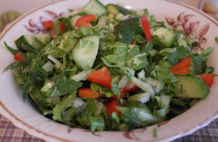 Летний салат с заправкой (пошаговый фото рецепт)