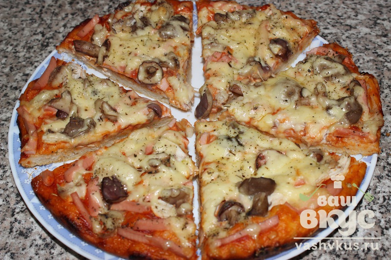 Пицца с грибами и сыром