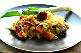 Свинина тушеная с капустой и овощами (пошаговый фото рецепт)