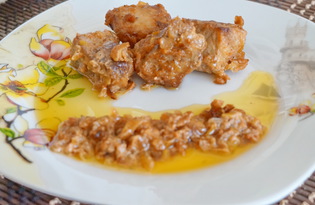 Свинина с луком под сметанным соусом (пошаговый фото рецепт)