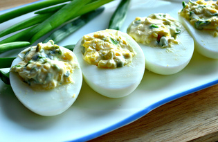 Яйца, фаршированные зеленым луком (пошаговый фото рецепт)