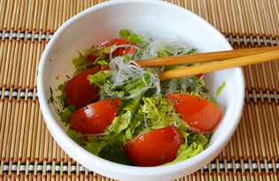 Салат с фунчозой и овощами (пошаговый фото рецепт)