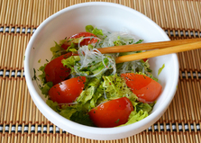 Салат с фунчозой и овощами (пошаговый фото рецепт)