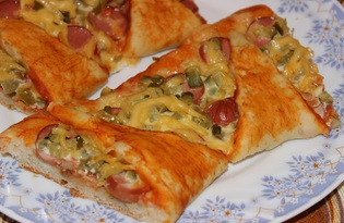 Пицца с сосисками и солеными огурцами "Звезда" (пошаговый фото рецепт)