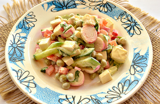 Салат с плавленным сыром, овощами и крабовыми палочками (пошаговый фото рецепт)