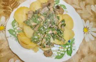 Молодой картофель с грибами в сметанном соусе (пошаговый фото рецепт)