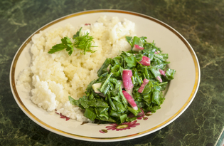 Весенний салат с листьями редиса (пошаговый фото рецепт)