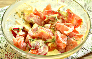 Салат с помидором, редисом и зеленью (пошаговый фото рецепт)