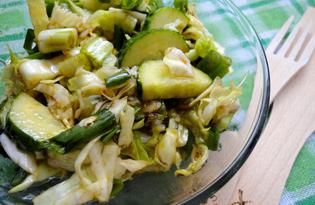 Салат из молодой капусты и огурцов (пошаговый фото рецепт)